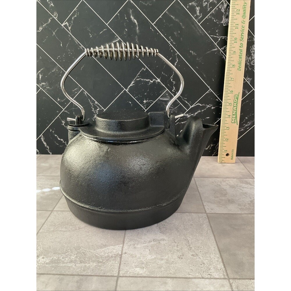 Cast Iron Teapot Tea Kettle Pot Swivel Lid Rustic Primitive VTG .Seasoned